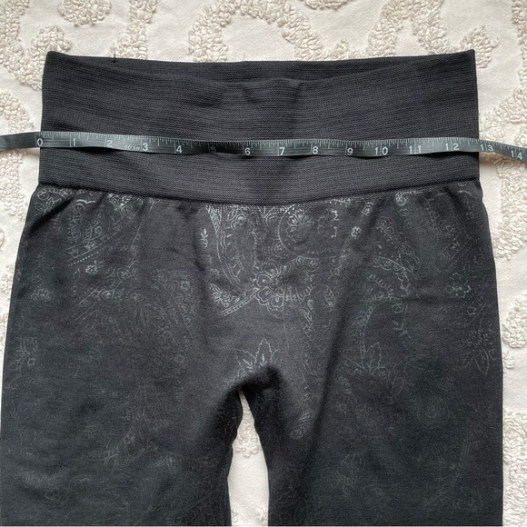 All Black Paisley Warm Leggings small - Picture 4 of 8